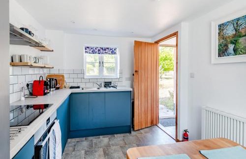 Cambridge Casa | The Pink Cottage