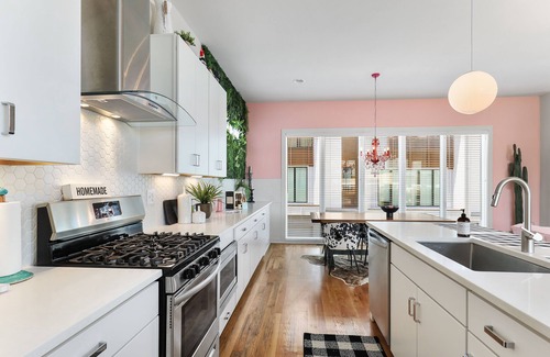 Whitebridge Casa | The Pink Cowgirl- Local Business Discounts, 4 Miles to Broadway