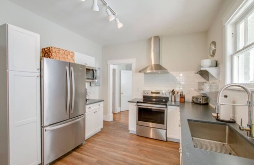 Historic Waverly Casa | The Pink Door - 8th Ave Beauty - Stunning & Fresh