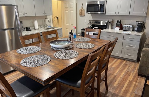 Hampton Apartamento | The Pink House on L Street -aka/KEY EAST!!!