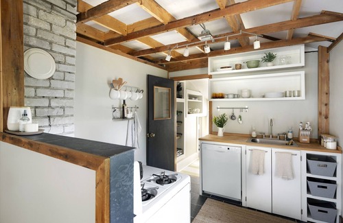 Morris Park Casa | 'The Pink Pad' Twin Cities Getaway Bungalow with a cozy loft