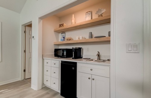Belleair Beach Casa | The Pink Palace- Gulf front townhouse with private pool & large patio, sleeps 12