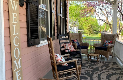 Leesburg Casa | The PINK PEARL in Historic Leesburg