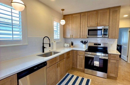 Indian Rocks Beach Casa | The Pink Pelican - Golf Cart Included