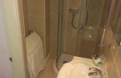 Bangor Cama Y Desayuno | Cama de Matrimonio o Dos Camas-Baño en la habitacion-PINK