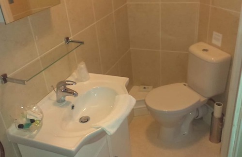 Bangor Cama Y Desayuno | Cama de Matrimonio o Dos Camas-Baño en la habitacion-PINK