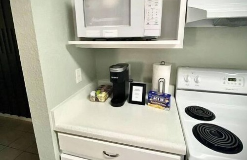 West San Antonio Casa | The Pink Table- Cozy, private townhouse (Monthly)