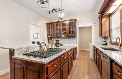 Hanover Place Casa | Stunning Midtown Beauty + Private Parking!