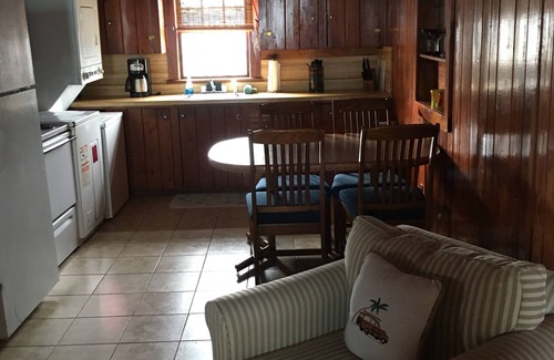 Kitty Hawk Cabaña | The Pirates' Retreat (2-Bedroom Cottage) - Pets Allowed by RedAwning