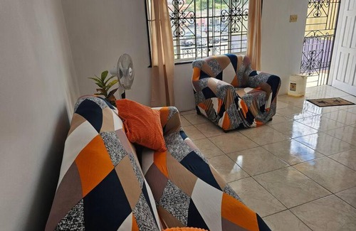 Southfield Apartamento | The Pit Stop Junction, a large 1-bedroom apartment with 2 double beds