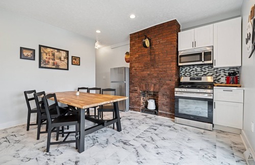 South Side Slopes Casa | The Pittsburgh Balcony House