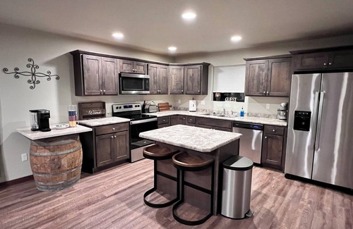Bozeman Casa | The place to stay: pool table, king bed.