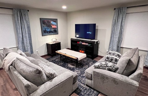 Bozeman Casa | The place to stay: pool table, king bed.