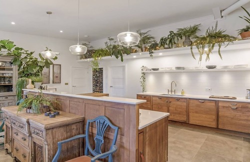 Banbury Cabaña | The Plant House by Group Retreats - sleeps 14 guests in 6 bedrooms