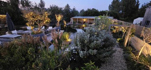 Cropredy Casa | The Plant House by Group Retreats