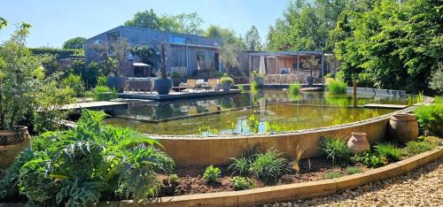 Cropredy Casa | The Plant House by Group Retreats
