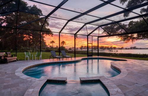 Bradenton Casa | The Plantation House! Waterfront view! Free pool heat!
