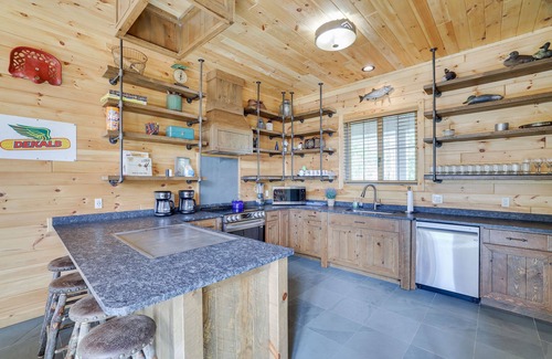 Tannersville Casa | THE POCONO HOUSE AT CAMELBACK MOUNTAIN with Jacuzzi and Sauna