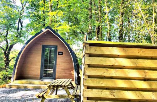 Llanybri Chalet De Esquí | The Pod-Hot Tub-Woodland Lodges-St Clears-Carmarthen