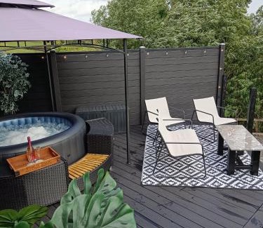 Bawnboy Apartamento | The POD Unique & Stylish Luxury Accommodation With Hot Tub