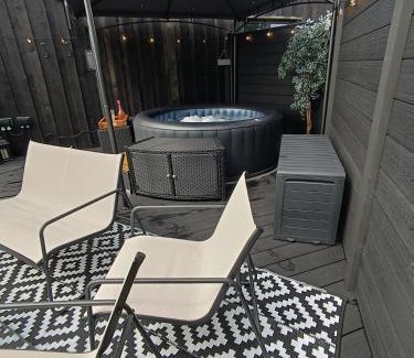 Bawnboy Apartamento | The POD Unique & Stylish Luxury Accommodation With Hot Tub