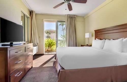 Poipu Complejo | The Point at Poipu - Many Dates Available! - Hosted by Travelscowt