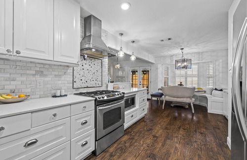West Oak Hill Casa | The Pool & Gaming Austin Retreat · 3 Bedroom Home, Pool, Hot Tub, Arcade & More