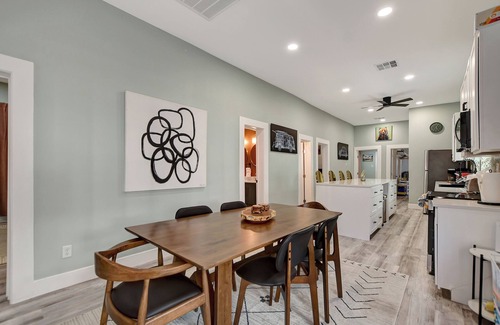 Montrose Casa | The Pool house in Montrose 4BR, 3BR, 4PK, 8-12 PPL