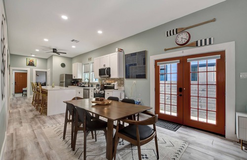 Montrose Casa | The Pool house in Montrose 4BR, 3BR, 4PK, 8-12 PPL