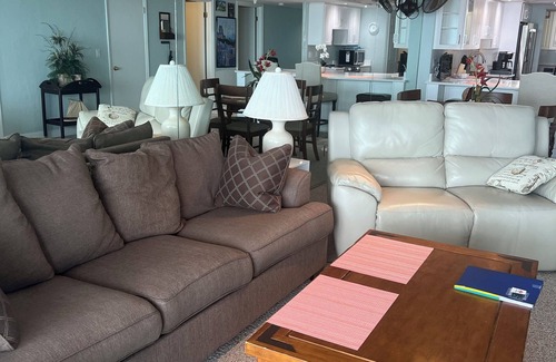 Daytona Beach Shores Condominio | The pool is open! Come have your best vacation ever!