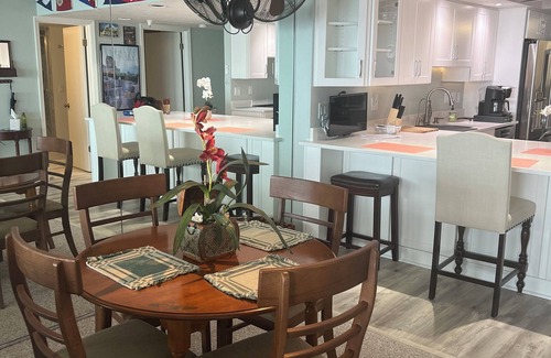 Daytona Beach Shores Condominio | The pool is open! Come have your best vacation ever!