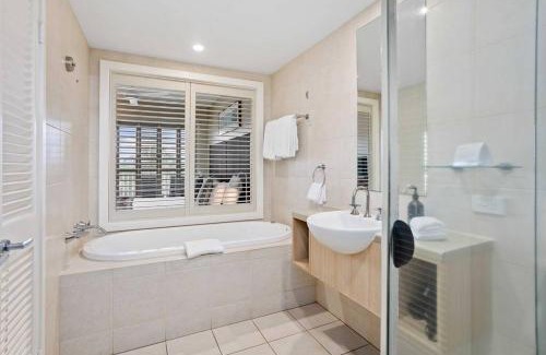 Kingscliff Apartamento | The Pool Resort Kingscliff - 1BR with Hinterland Views (5312) - Holiday Management Co.