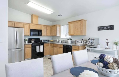 Armona Casa | The Poppy House 4bd near NAS