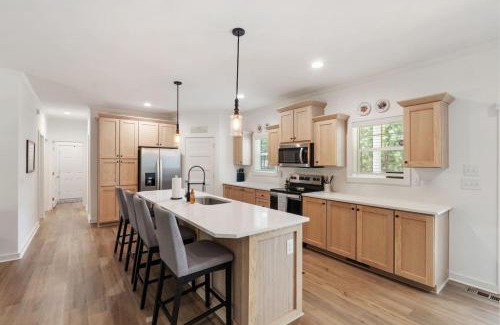 Carthage Casa | The Porch and Pines Cottage