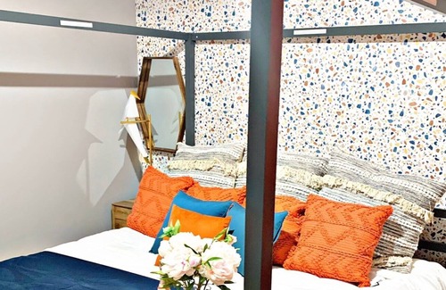 Belleville Apartamento | The Posh Lounge ( King Bed & Fire Place)