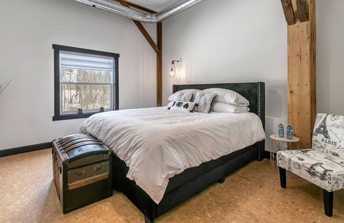 South Bruce Casa | The Post and Beam Riverside Retreat, 10 Bedrooms, Sleeps 20