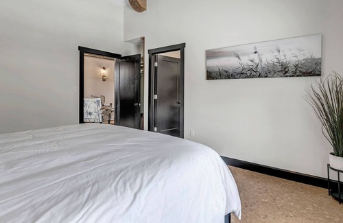 South Bruce Casa | The Post and Beam Riverside Retreat, 10 Bedrooms, Sleeps 20