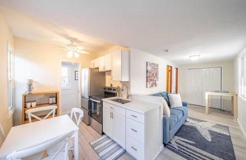 Wildwood Cabaña | The Postal Cottage 2BR/1BA Wildwood 2 Blocks to Beach and Boards