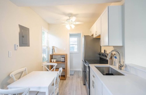 Wildwood Cabaña | The Postal Cottage 2BR/1BA Wildwood 2 Blocks to Beach and Boards