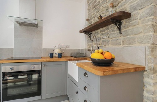 West Pennard Cabaña | THE POTTING SHED, pet friendly, with open fire in Glastonbury