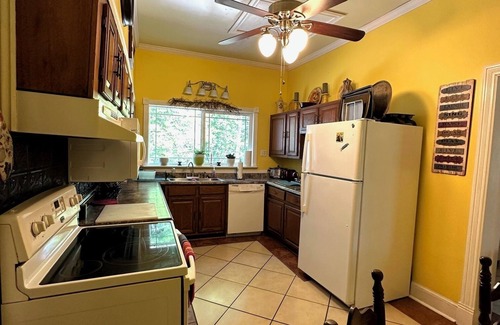 Leckie Casa | The Powerhouse Mansion is a Beautiful 9-bedroom estate in Maybeury with AC, WiFi