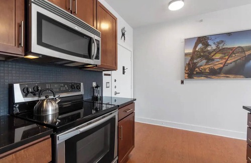North University Condominio | The Presley - Elvis Themed Downtown Loft. Skyline &Tower Views-close to it all