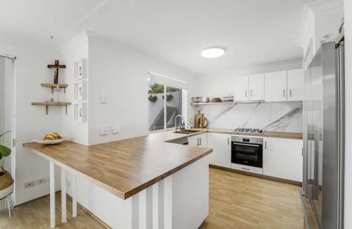 Karrinyup Casa | The "Pretty Beach House"