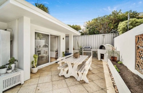 Karrinyup Casa | The "Pretty Beach House"