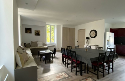 Saint-Barthelemy-de-Vals Casa | La casa del sacerdote - Château de Rochetaillée