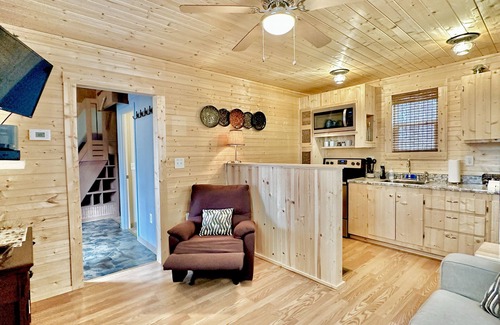 Tracy City Cabina | The Private Reserve Cabin, Hot Tub, Pet Friendly, Secluded