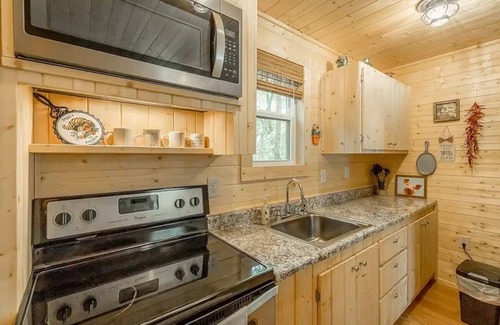 Tracy City Cabina | The Private Reserve Cabin, Hot Tub, Pet Friendly, Secluded