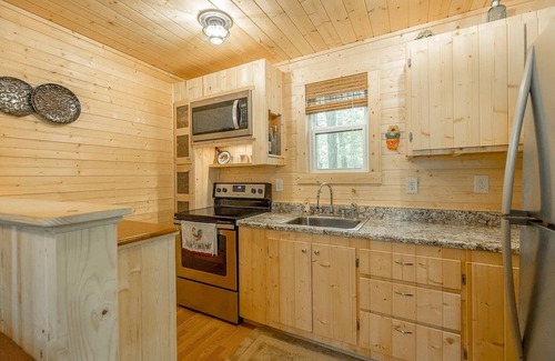 Tracy City Cabina | The Private Reserve Cabin, Hot Tub, Pet Friendly, Secluded