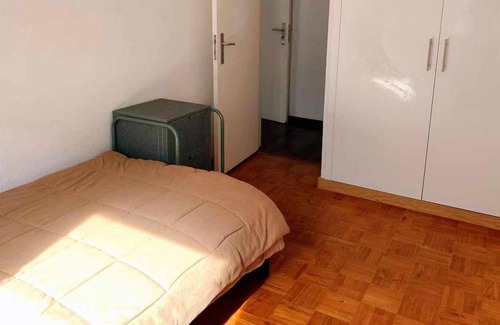 Bissau Apartamento | The property is a 3 bedroom apartment nearby the city with restaurants around.