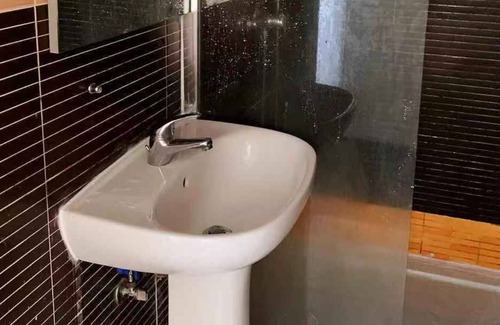 Bissau Apartamento | The property is a 3 bedroom apartment nearby the city with restaurants around.